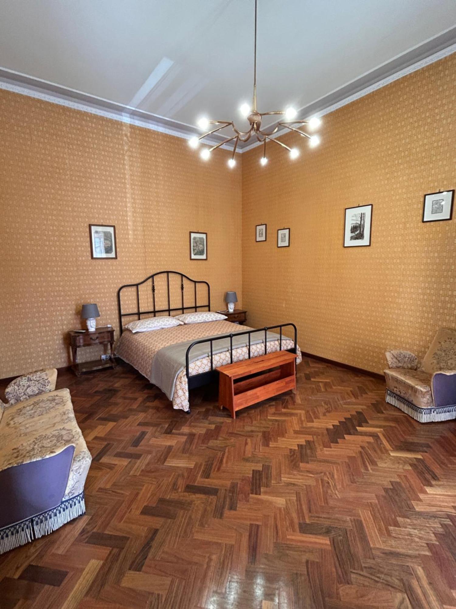 Tweepersoonskamer met Gedeelde Badkamer